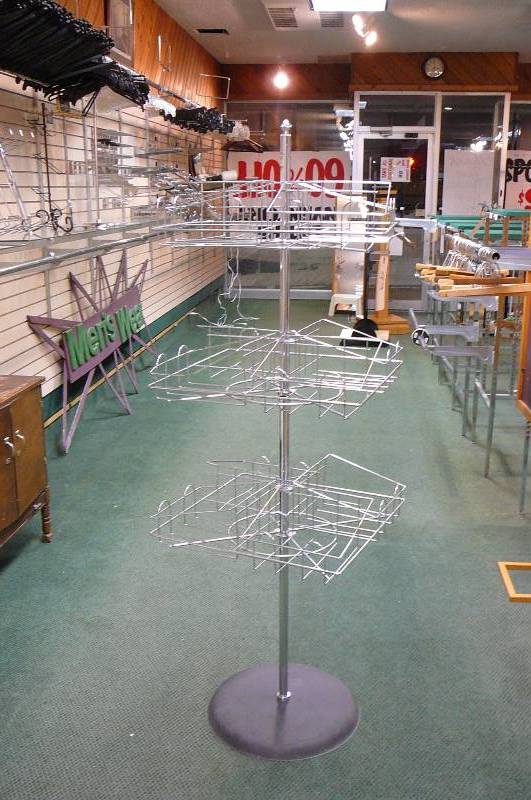 lot 43 image: Wire Basket Rack