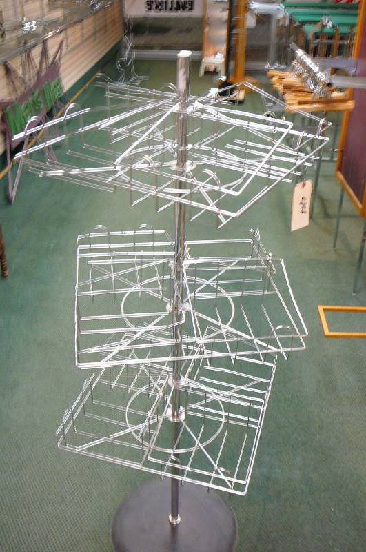 lot 44 image: Wire Basket Rack