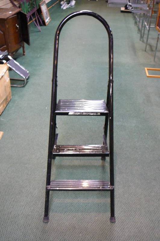 lot 58 image: Step Stool 3 steps