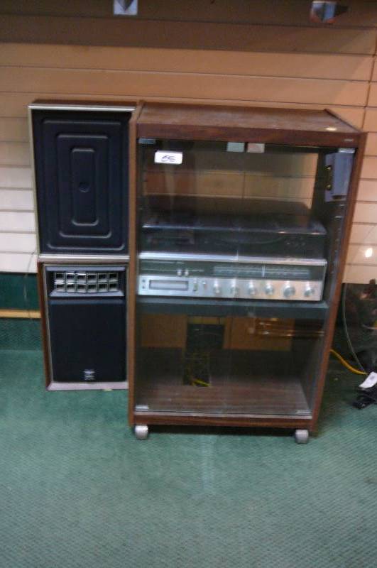 lot 85 image: Stereo Set