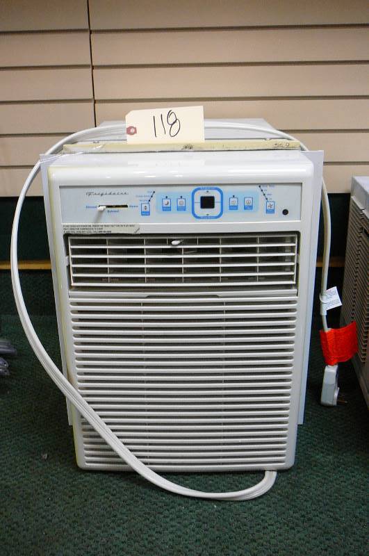 lot 118 image: Window AC