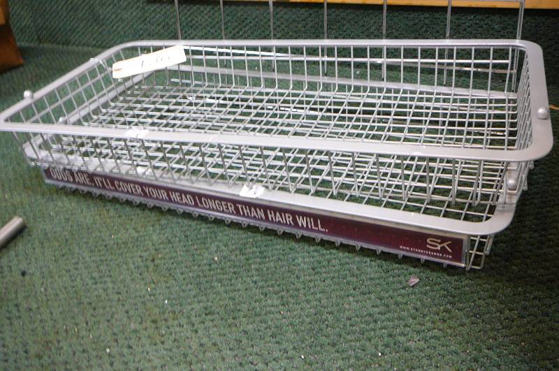 lot 120 image: Display Items