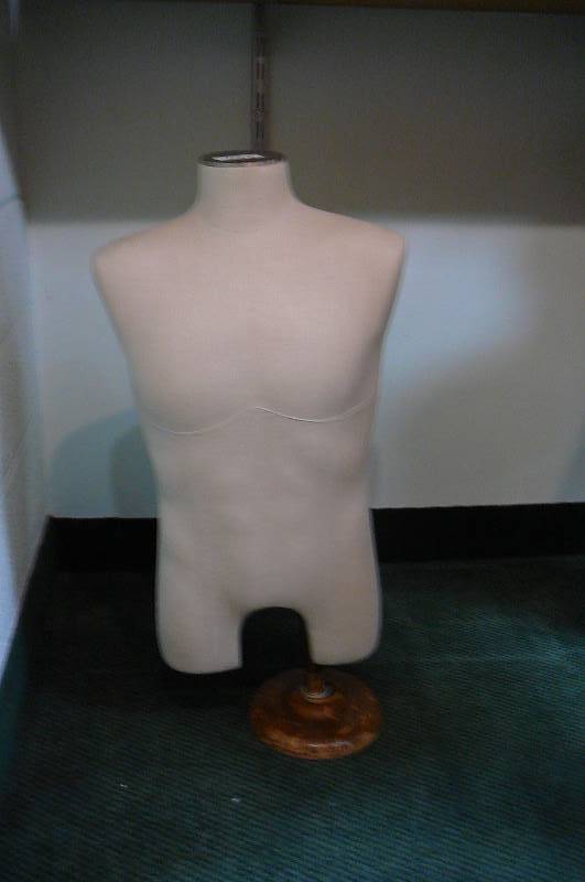 lot 147 image: Mannequin