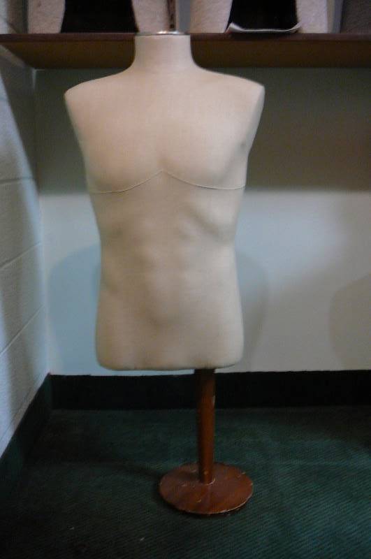 lot 151 image: Mannequin