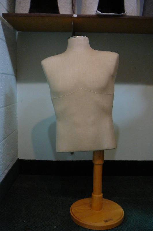 lot 153 image: Mannequin