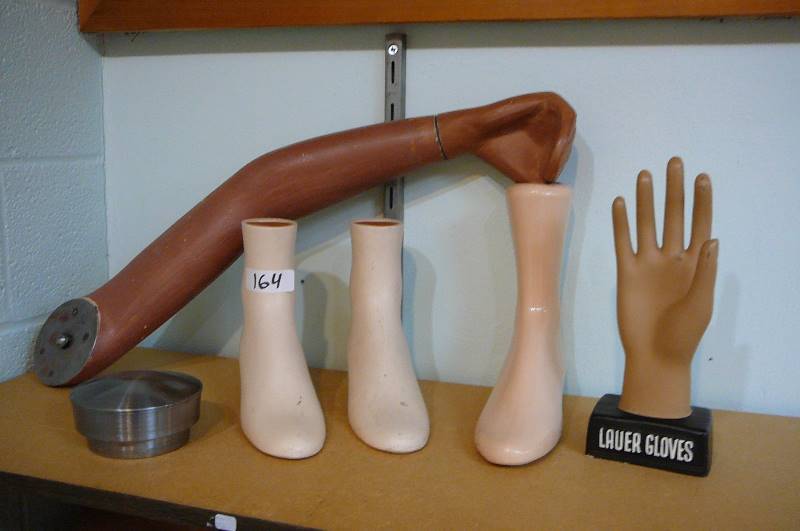 lot 164 image: Mannequin