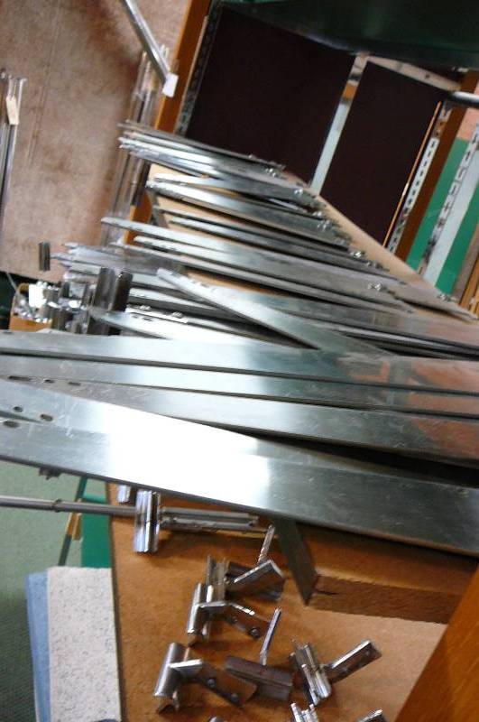 lot 174 image: Shelf Brackets