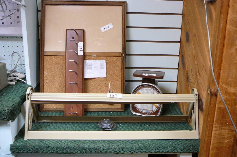 lot 187 image: Office Items