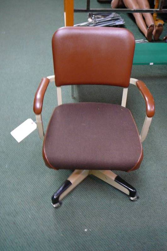 lot 195 image: Office Chair
