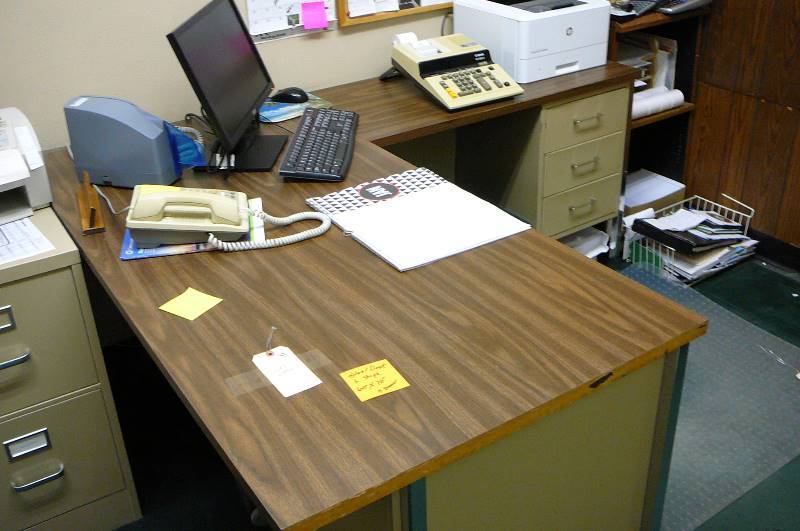 lot 198 image: Office Desk