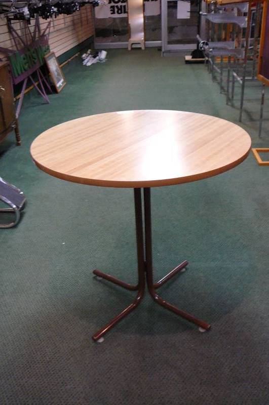 lot 27 image: Round Table