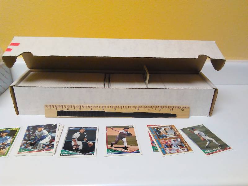 lot 588 image: 1993 Baseball Topps, Doubles (approx. 1000 cards)