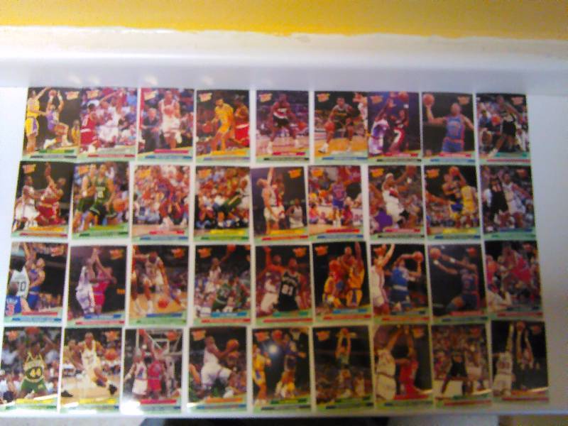 lot 565 image: 199293 Fleer Ultra NBA Basketball Cards (approx. 100)