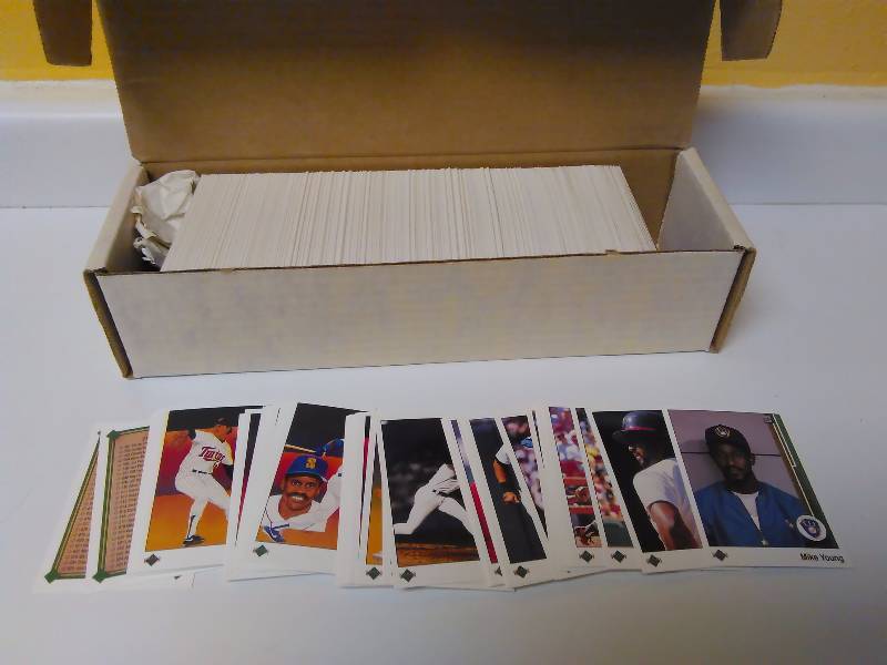 lot 568 image: 1989 Set (missing a couple of cards to complete the Series), Upper Deck Baseball Cards