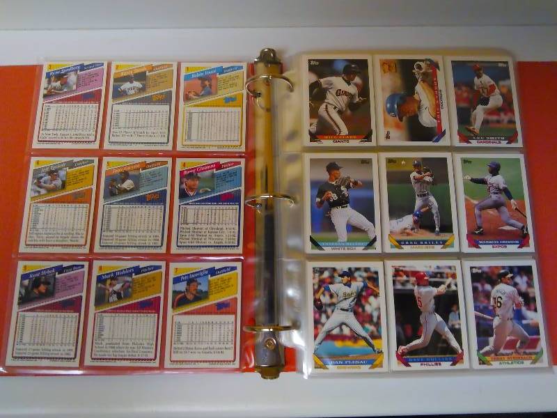 lot 584 image: 1993 Baseball Topps, (1-306), complete in Collector Book