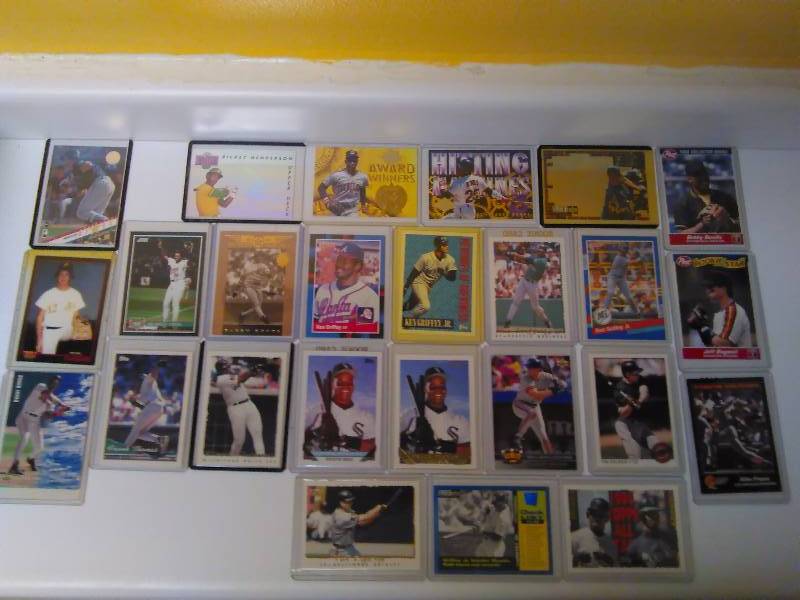 lot 591 image: Superstar Cards, in protective sleeves (Griffey, Bonds, Henderson, Bonilla, Bagwell (25 cards in all)