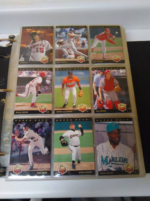 lot 595 image: 1992 Upper Deck Semi Complete Series I and II (1-840), approx. 20 cards missing