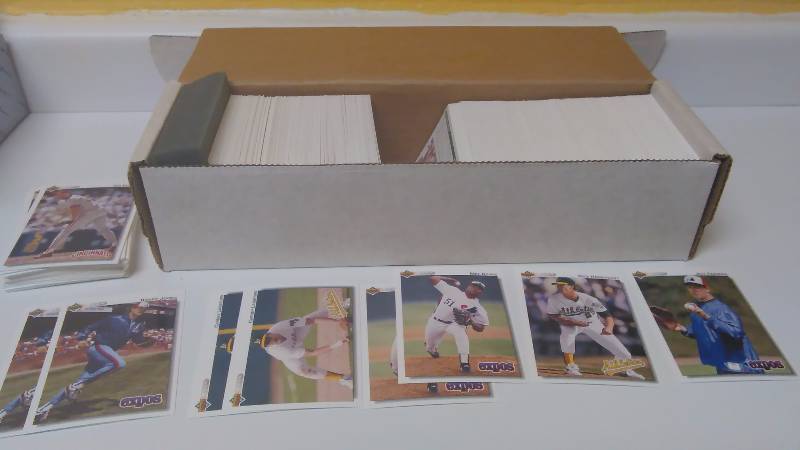 lot 598 image: 1990  92 Duplicates, Topps (approx. 1,000 cards)