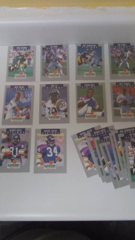 lot 608 image: 2 Sets - 1990 Gatorade, Minnesota Vikings (1-10) NFL Football