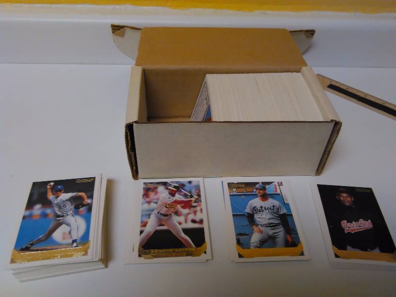 lot 630 image: 1993 Topps Gold, Multiples