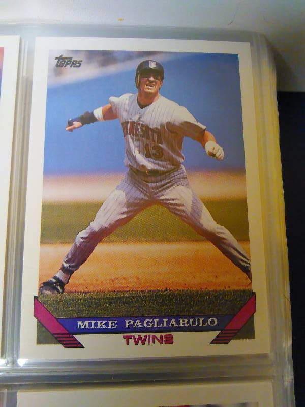lot 637 image: 1993 Complete Set,  Topps Baseball Cards (307-824)
