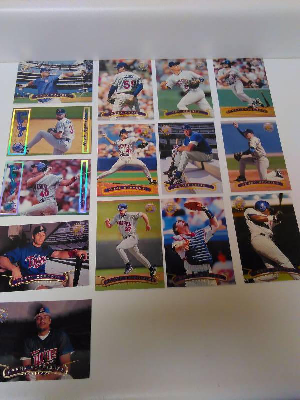 lot 658 image: 1996 Minnesota Twins, Topps Stadium Club, 14 cards