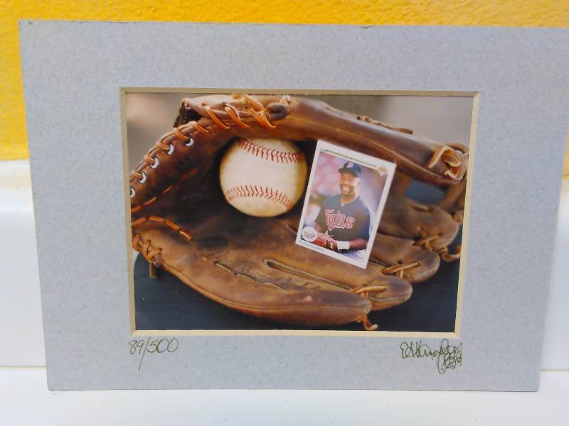 lot 660 image: 1996 Kirby Puckett, Matted photo, 89500, by Photographic Designs, Ed Kingsley 5 x7 in. matting