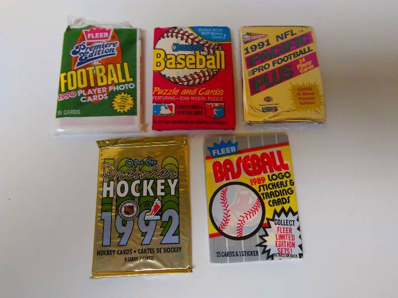 lot 671 image: 5 package WaxCello variety Baseball Football Hockey Cards