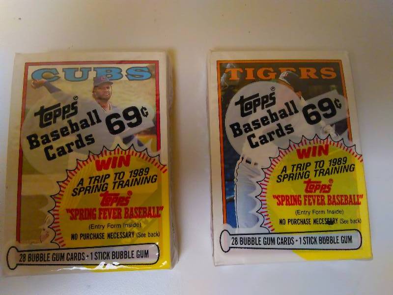 lot 676 image: 2 Packs Baseball Card, 1988 Topps, 28 cards per pack