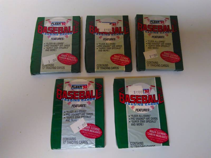 lot 680 image: 5 Baseball Cello Packs,1992 Fleer 17 cards per pack