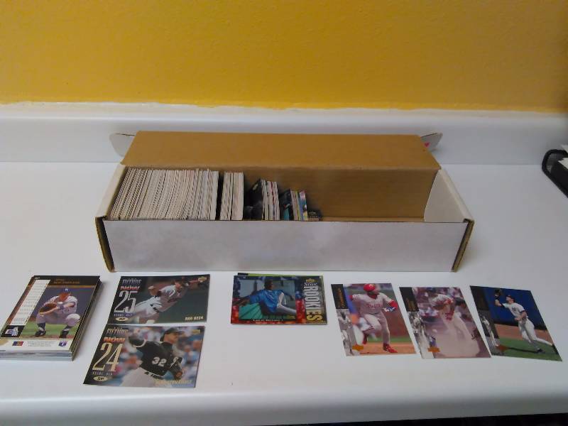 lot 689 image: Baseball Card Duplicates, 1994, Upper Deck Approx. 300 cards