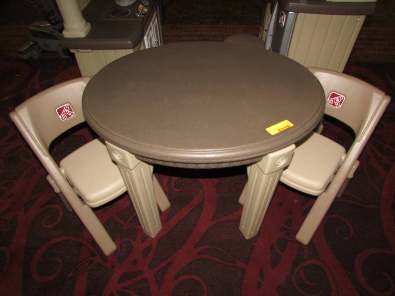 lot 2 image: Step 2 Table and Chairs