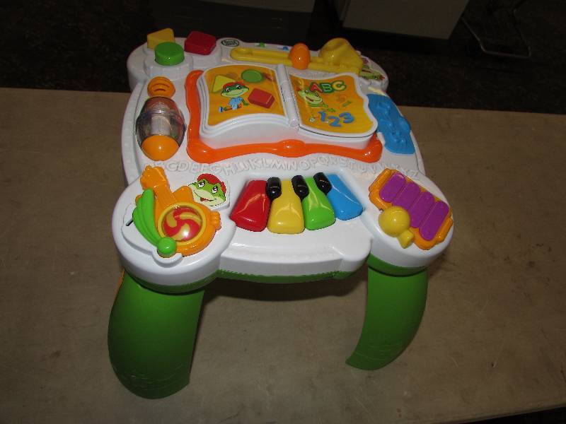 lot 6 image: Toddler learning table
