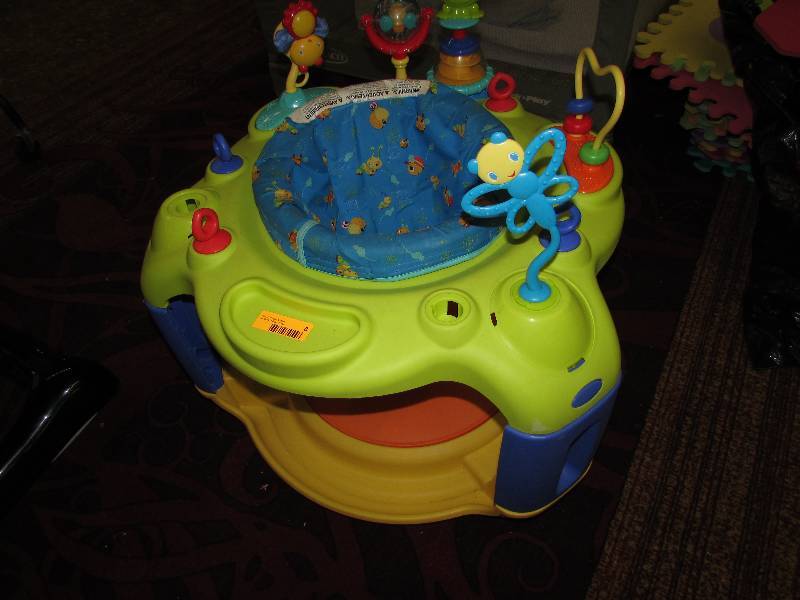 lot 8 image: Exersaucer  play saucer