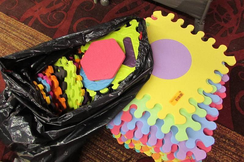 lot 13 image: Foam mats of shapes and letters