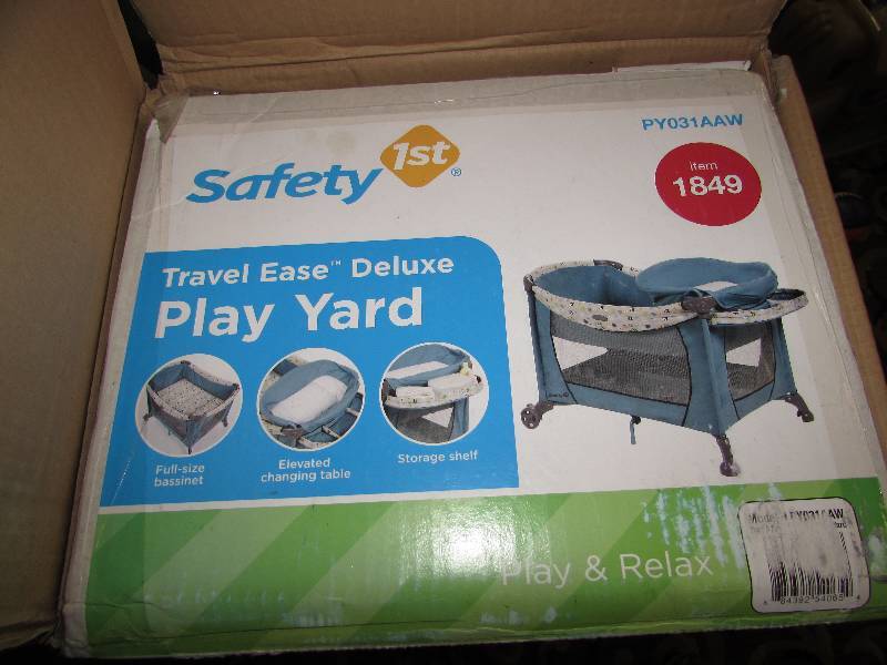 lot 14 image: Safety 1st Play Yard