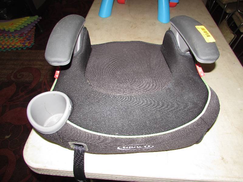 lot 21 image: Graco auto booster seat