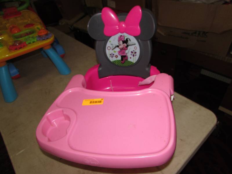 lot 22 image: Minnie Mouse booster seat