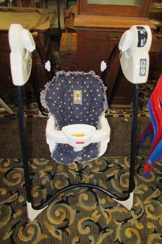 lot 17 image: Fisher-Price swing