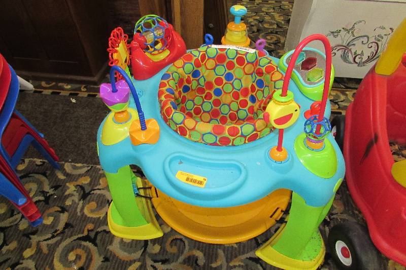 lot 19 image: Play Saucer  Exersaucer