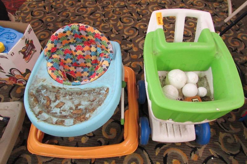 lot 23 image: Walker and shopping cart