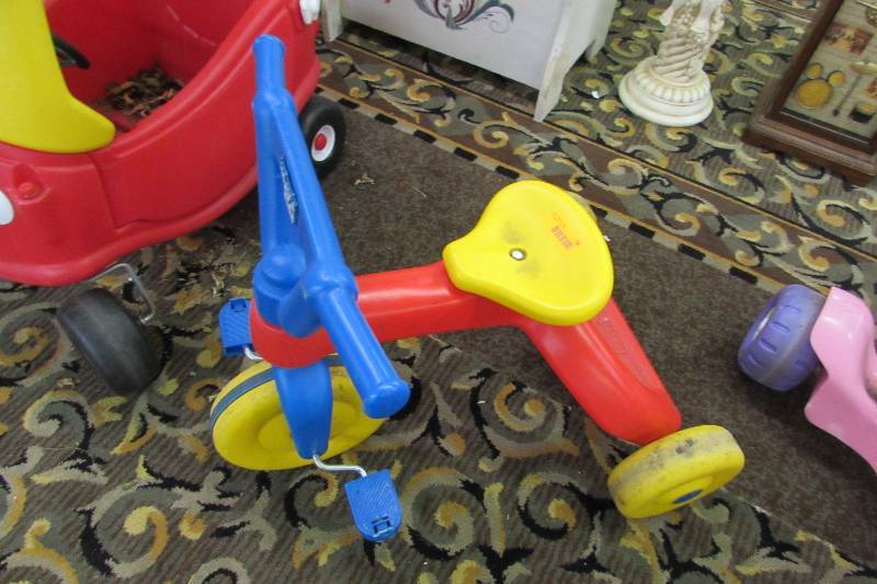 lot 24 image: Todays kids tricycle