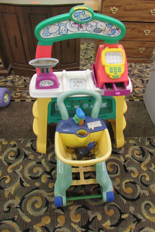 lot 26 image: Smart shopper grocery store and Pretend &  Learn shopping cart