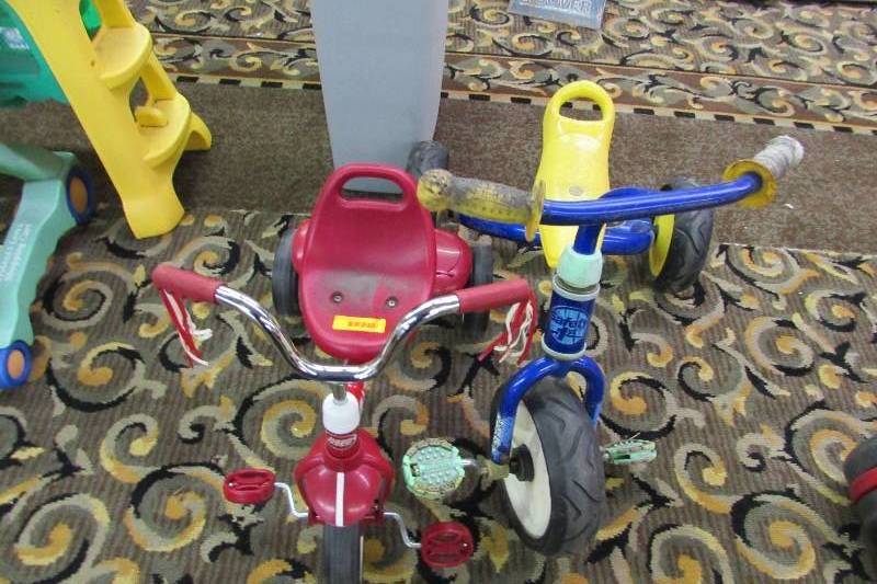 lot 27 image: Two tricycles