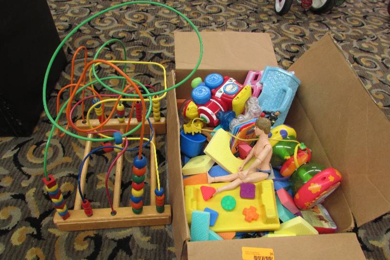 lot 31 image: Variety of toys