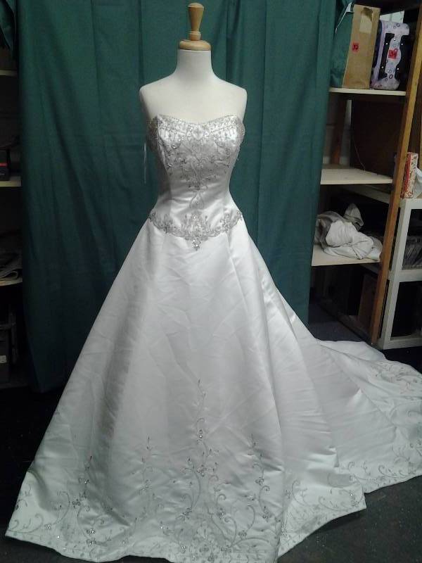 Justine Alexander White Beaded Size 12