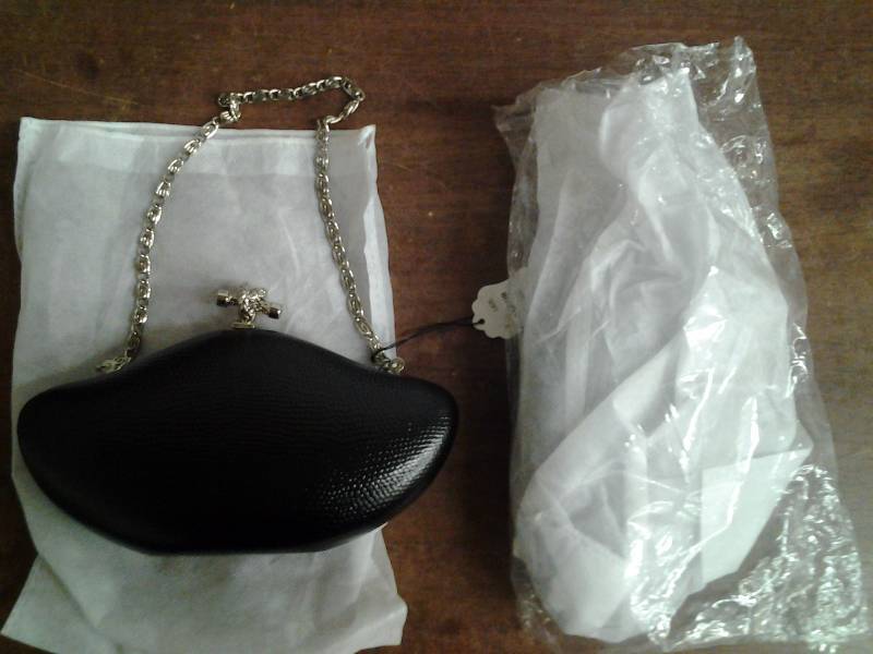 2-Black Shell Shaped Clutch Purses