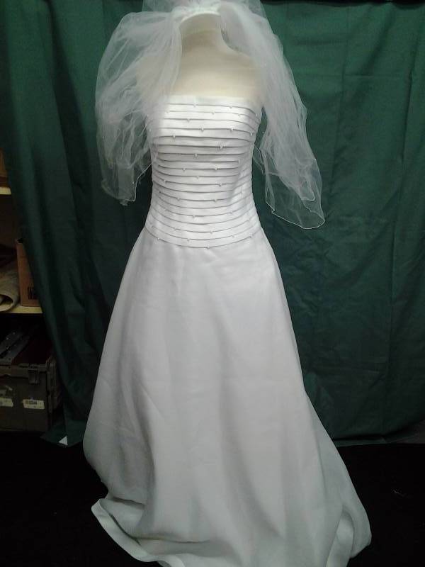 Justin Alexander With Veil New With Tags Size 12