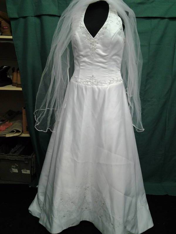 Dreams With Veil Size 14