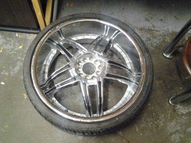 Custom Chrome Wheel 22 Inch, with 25530VR22 Lionheart Tire Good Shape